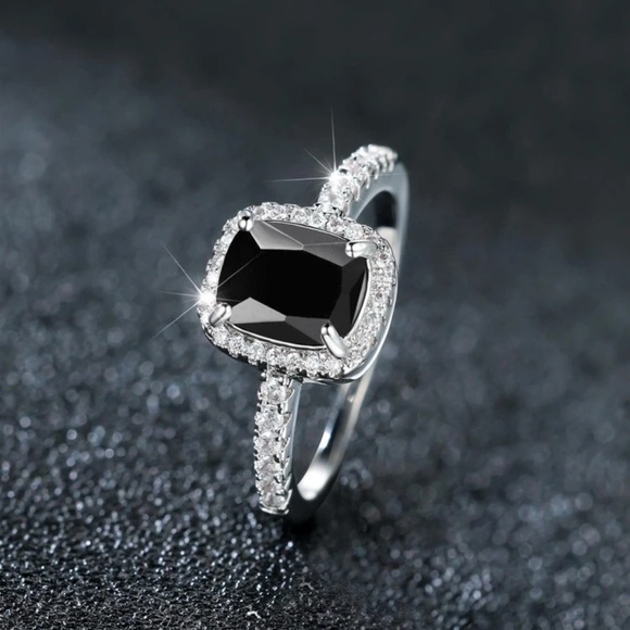 WEDDING RING - Picture 2 of 7